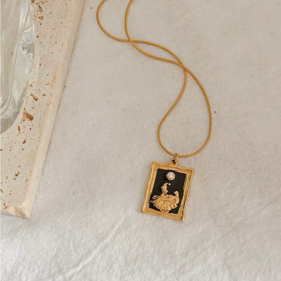 Reclining Woman Portrait Painting Artistic Picture Frame Pearl 18K Gold Necklace - Picture 7 of 16